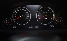 Темная приборная панель в BMW M6 Gran-Coupe без лишних деталей